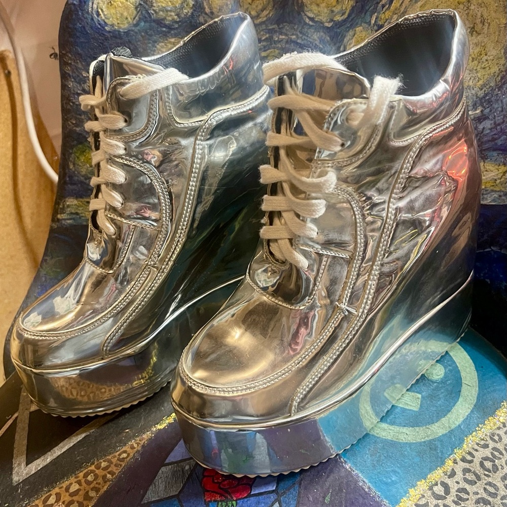 Silver Platform Sneakers size 8 Perfect Festival Shoes!